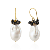 Pearl with Onyx Hanging earrings model E010176